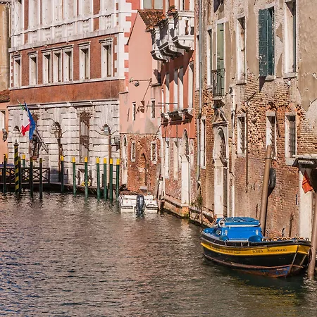 San Polo 2140 In The Heart Of Venedig