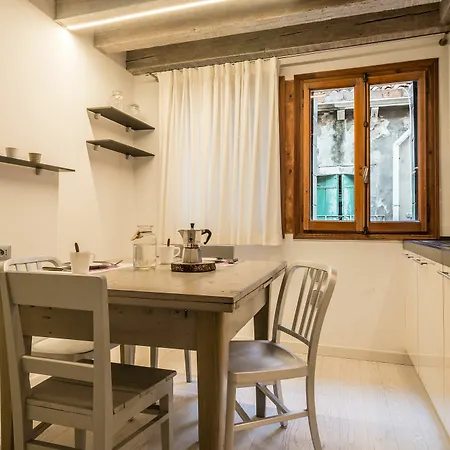 San Polo 2140 In The Heart Of Appartamento