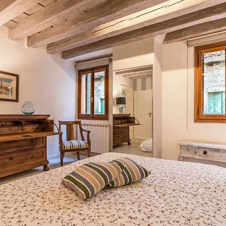 San Polo 2140 In The Heart Of Appartamento *