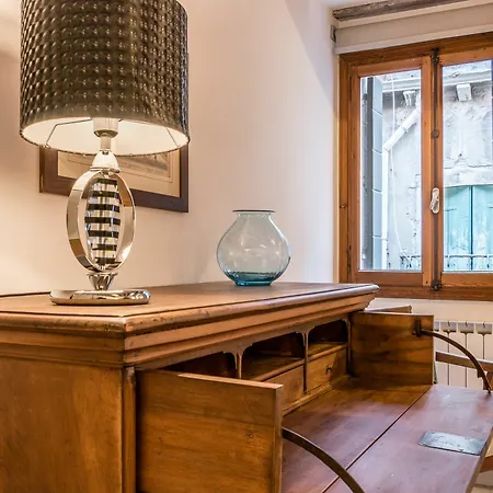 San Polo 2140 In The Heart Of Appartamento *