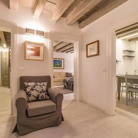 San Polo 2140 In The Heart Of Appartamento